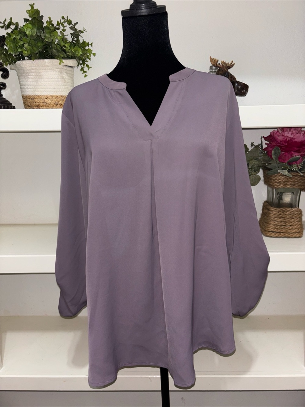 Gaharu women’s Lavender Long Sleeve Blouse V-neck Size XL